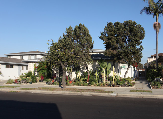 3800 S Bronson Ave in Los Angeles, CA - Foto de edificio - Building Photo