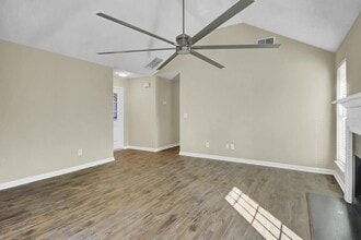 40 Elisabeth Way in Grantville, GA - Foto de edificio - Building Photo