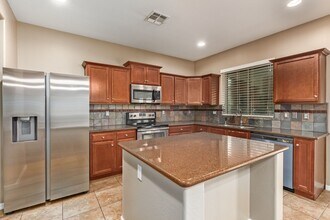 21512 N Denton Dr in Maricopa, AZ - Building Photo - Building Photo
