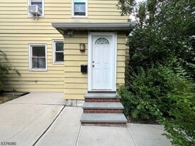 420 Lakeview Ave in Clifton, NJ - Building Photo