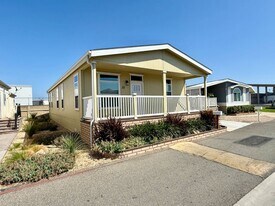 33 Magnolia Via in Anaheim, CA - Building Photo