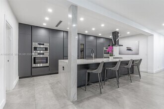 1331 97th St in Bay Harbor Islands, FL - Foto de edificio - Building Photo