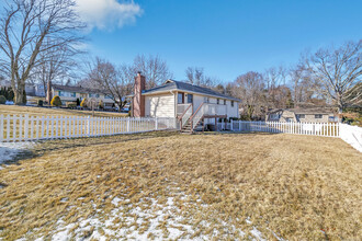 20 Fairchild Rd in Stratford, CT - Building Photo - Building Photo