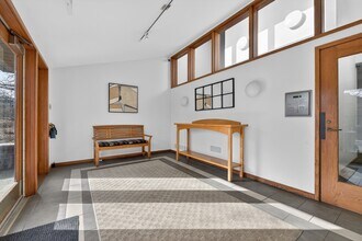 155 N Hanley Rd in St. Louis, MO - Building Photo - Building Photo