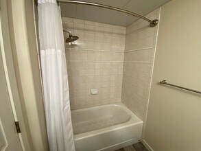 300 Columbia Point Dr, Unit D101 in Richland, WA - Building Photo - Building Photo