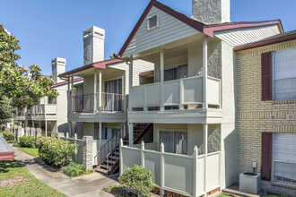 One Montreal Place in Houston, TX - Foto de edificio - Building Photo