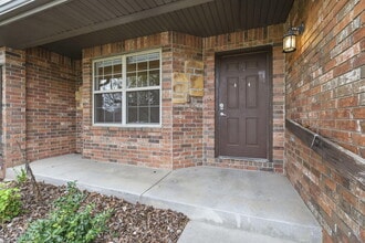 3917 N 15th St in Ozark, MO - Foto de edificio - Building Photo