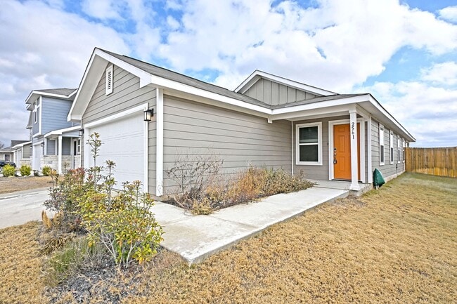 2561 Solon Ln in Seguin, TX - Building Photo - Building Photo