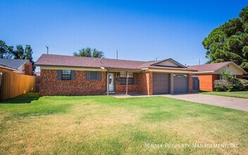 5523 17th Pl in Lubbock, TX - Building Photo - Building Photo