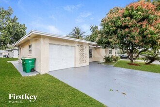 7401 NW 58th St in Tamarac, FL - Building Photo - Building Photo