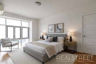 LUXURY 2.5 Bed  in Queens! in Queens, NY - Foto de edificio - Building Photo