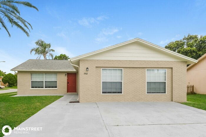 7742 Antioch Dr in New Port Richey, FL - Building Photo