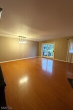 608 Robin Rd in Hillsborough Township, NJ - Building Photo - Building Photo