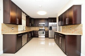 8592 NW 7th St in Coral Springs, FL - Building Photo - Building Photo