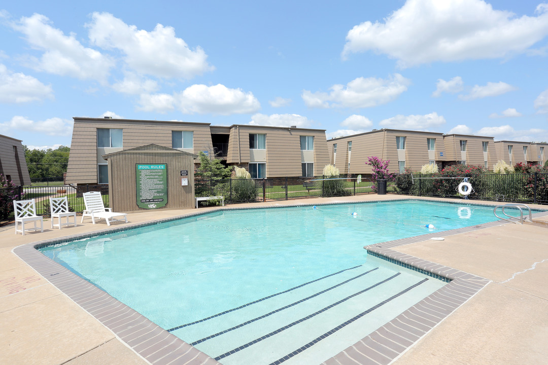 Sandhill Apartments in Midwest City, OK - Building Photo