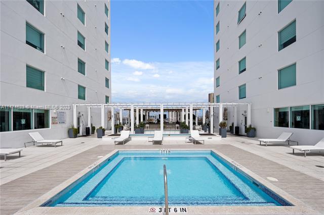 400 Sunny Isles Blvd, Unit 103 in Sunny Isles Beach, FL - Building Photo