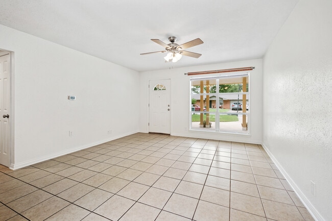 850 W Kelley St in Fayetteville, AR - Foto de edificio - Building Photo