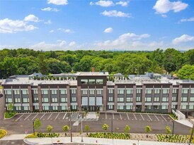 218 Middle Neck Rd in Great Neck, NY - Building Photo