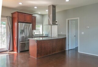 119 Cedar Ln-Unit -Unit B in Wood Village, OR - Building Photo - Building Photo
