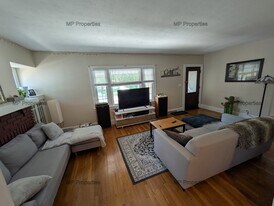 1302 Hathaway Ave, Unit Hathaway 1st Floor Unit in Lakewood, OH - Building Photo