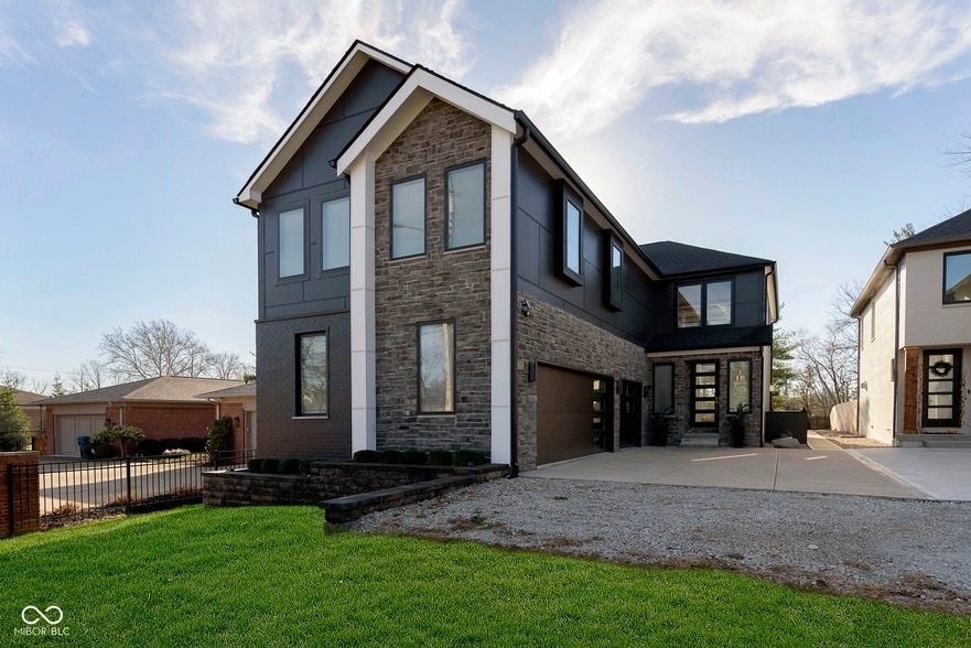 429 W 86th St in Indianapolis, IN - Foto de edificio