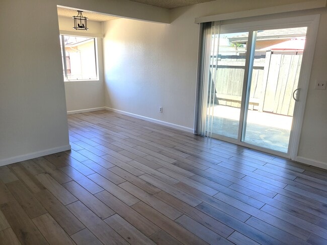 16661 Blanton Ln, Unit B in Huntington Beach, CA - Foto de edificio - Building Photo