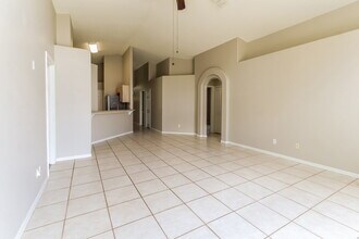 1324 Crimson Clover Ln in Zephyrhills, FL - Foto de edificio - Building Photo
