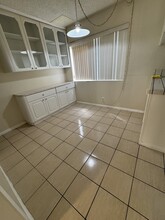 7422 Hazeltine Ave in Van Nuys, CA - Foto de edificio - Building Photo