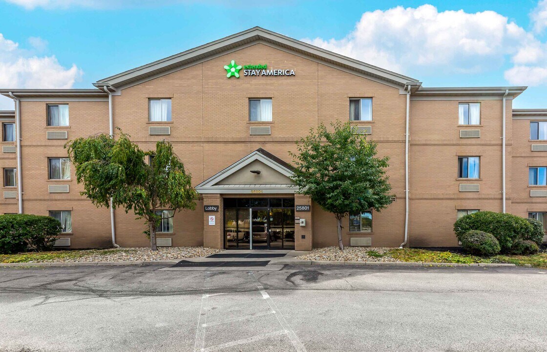 Furnished Studio-Cleveland - Great Norther in North Olmsted, OH - Building Photo