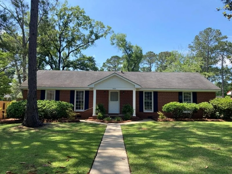 2704 Whispering Pines Rd in Albany, GA - Building Photo
