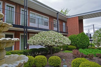 5110 Fairview in Downers Grove, IL - Foto de edificio - Building Photo