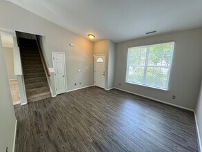 5 Cres Hill Ct in Durham, NC - Building Photo - Building Photo