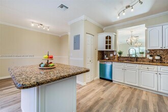 16225 Emerald Cove Rd in Weston, FL - Foto de edificio - Building Photo