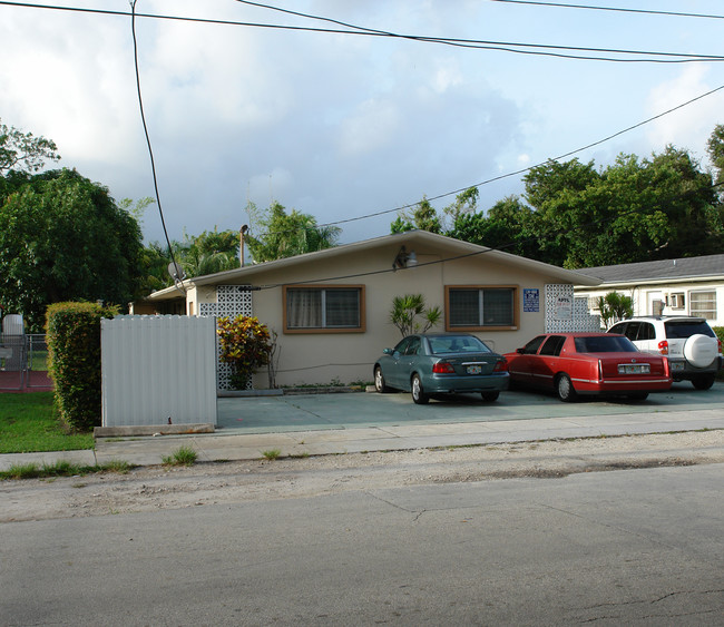 780 NE 127th St in Miami, FL - Foto de edificio - Building Photo