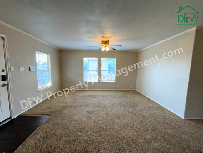 2511 Kavasar Dr in Dallas, TX - Building Photo - Building Photo