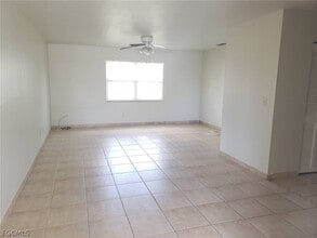 621 SE 13th Pl in Cape Coral, FL - Building Photo - Building Photo