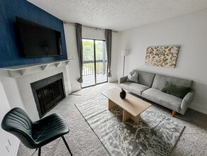 1030 1/2 Clayton Ln in Austin, TX - Building Photo - Building Photo