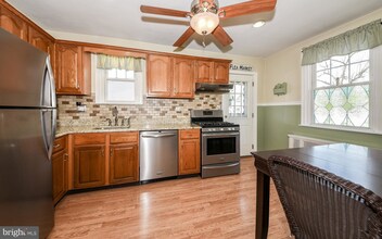 17 Elm Ave in Rockledge, PA - Foto de edificio - Building Photo