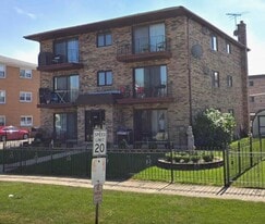 8137 Marion Dr, Unit 2 Floor in Justice, IL - Building Photo