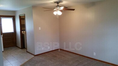 502 NE Freeman Ave in Topeka, KS - Building Photo - Building Photo