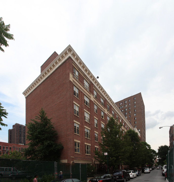 Schafer Hall in New York, NY - Foto de edificio