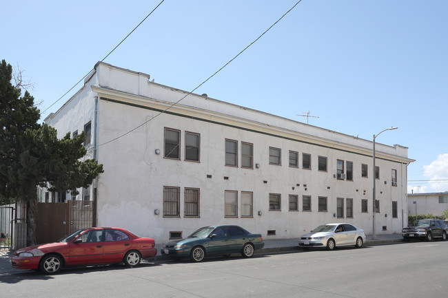 1400 Albany St in Los Angeles, CA - Building Photo - Building Photo