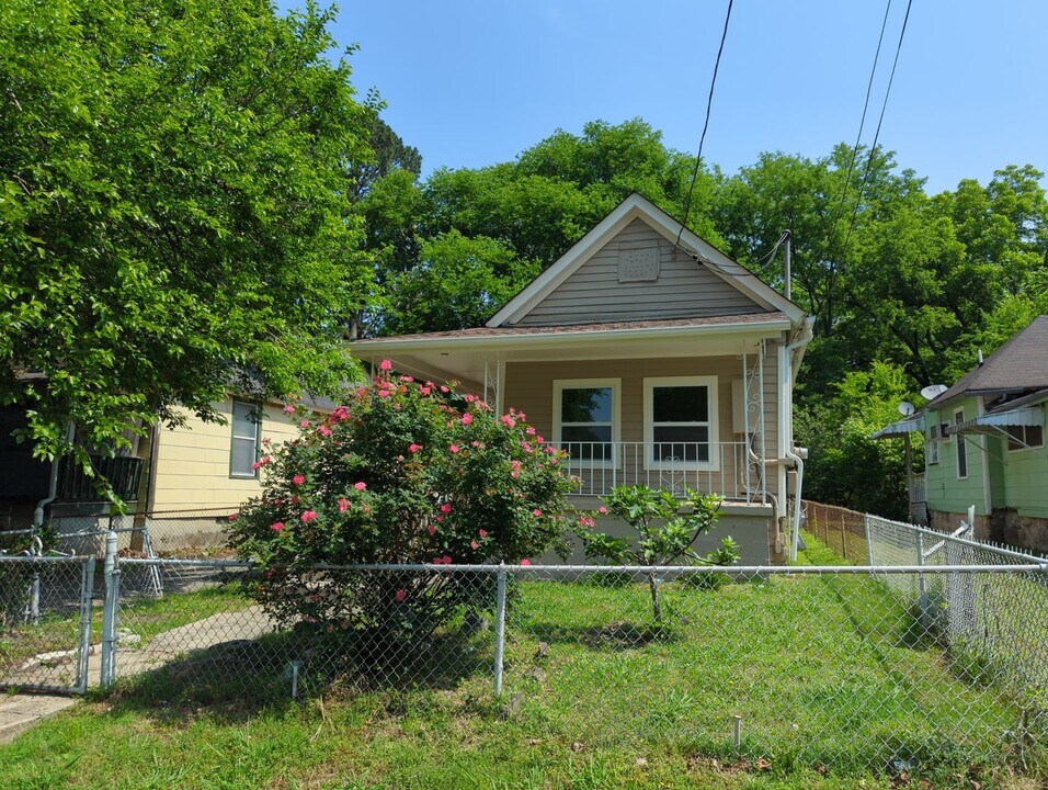 2305 E 35th St in Chattanooga, TN - Building Photo