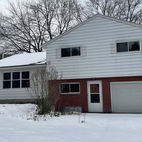 property at 824 Dickinson Dr