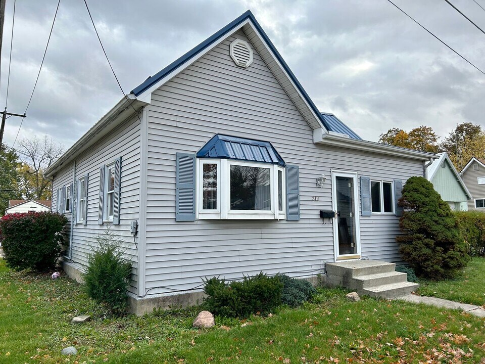 213 N Baldwin St in Bluffton, IN - Foto de edificio