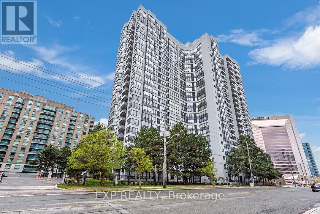 7-717 Bishop Ave in Toronto, ON - Building Photo