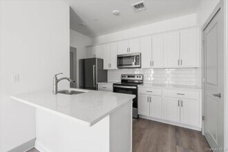 75 Forester Ave in Warwick, NY - Building Photo - Building Photo