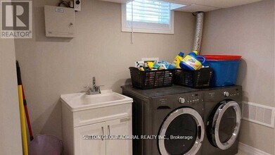 854 Moretta Ave in Pickering, ON - Building Photo - Building Photo