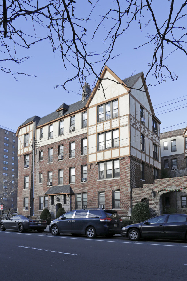 3310 Crescent St in Astoria, NY - Building Photo - Building Photo