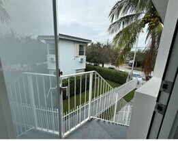 1248 Marseille Dr in Miami Beach, FL - Building Photo